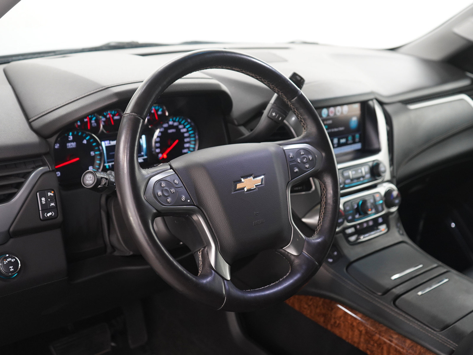 Used 2018 Chevrolet Suburban Premier AWD/4WD image 22