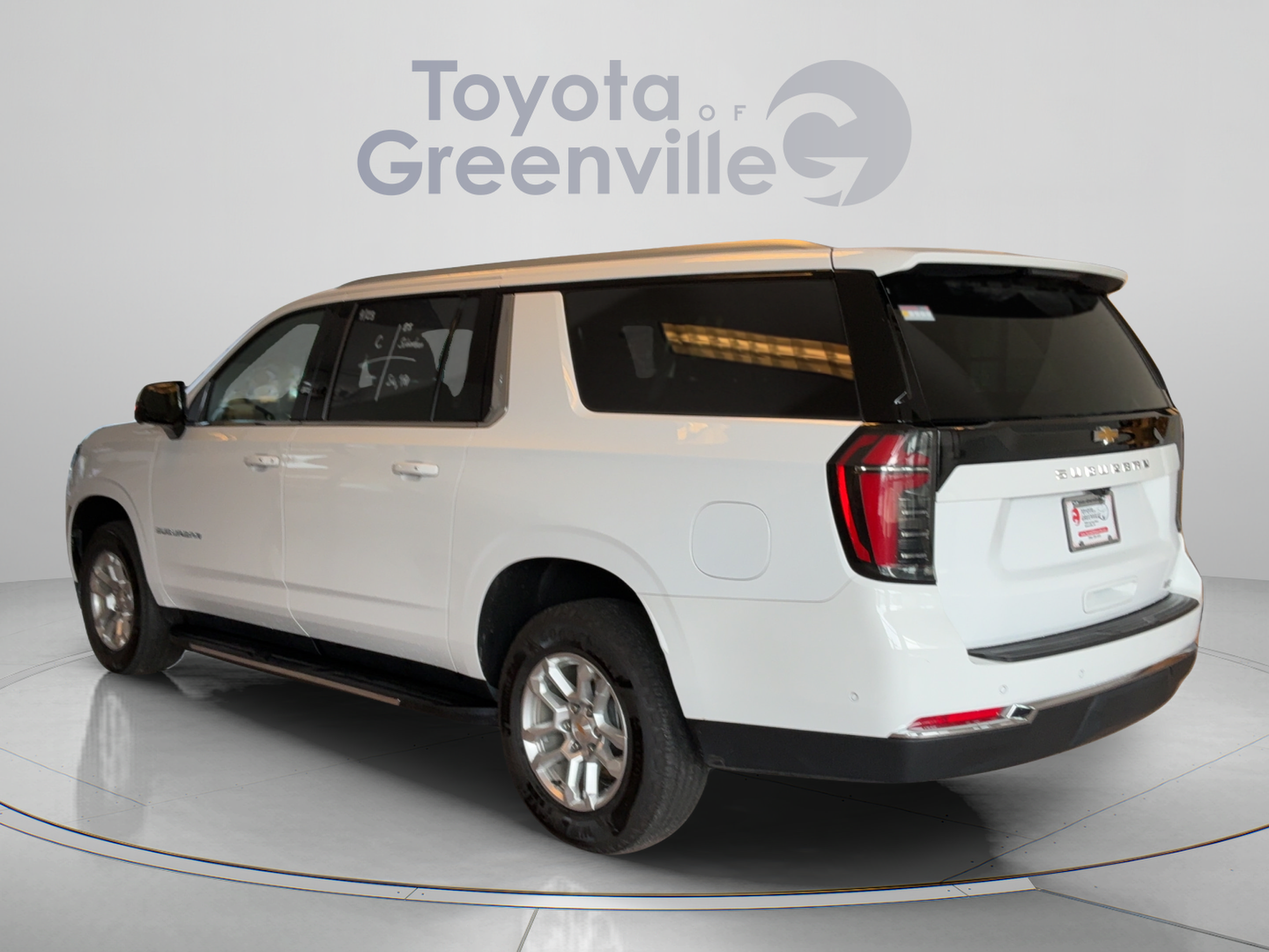 Used 2025 Chevrolet Suburban LT AWD/4WD image 4