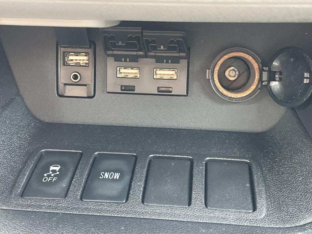 Used 2019 Toyota Highlander XLE FWD image 23