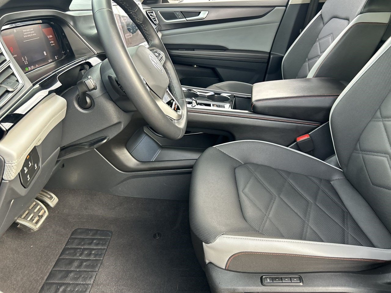 Used 2024 Volkswagen Atlas Peak Edition SEL AWD/4WD image 16