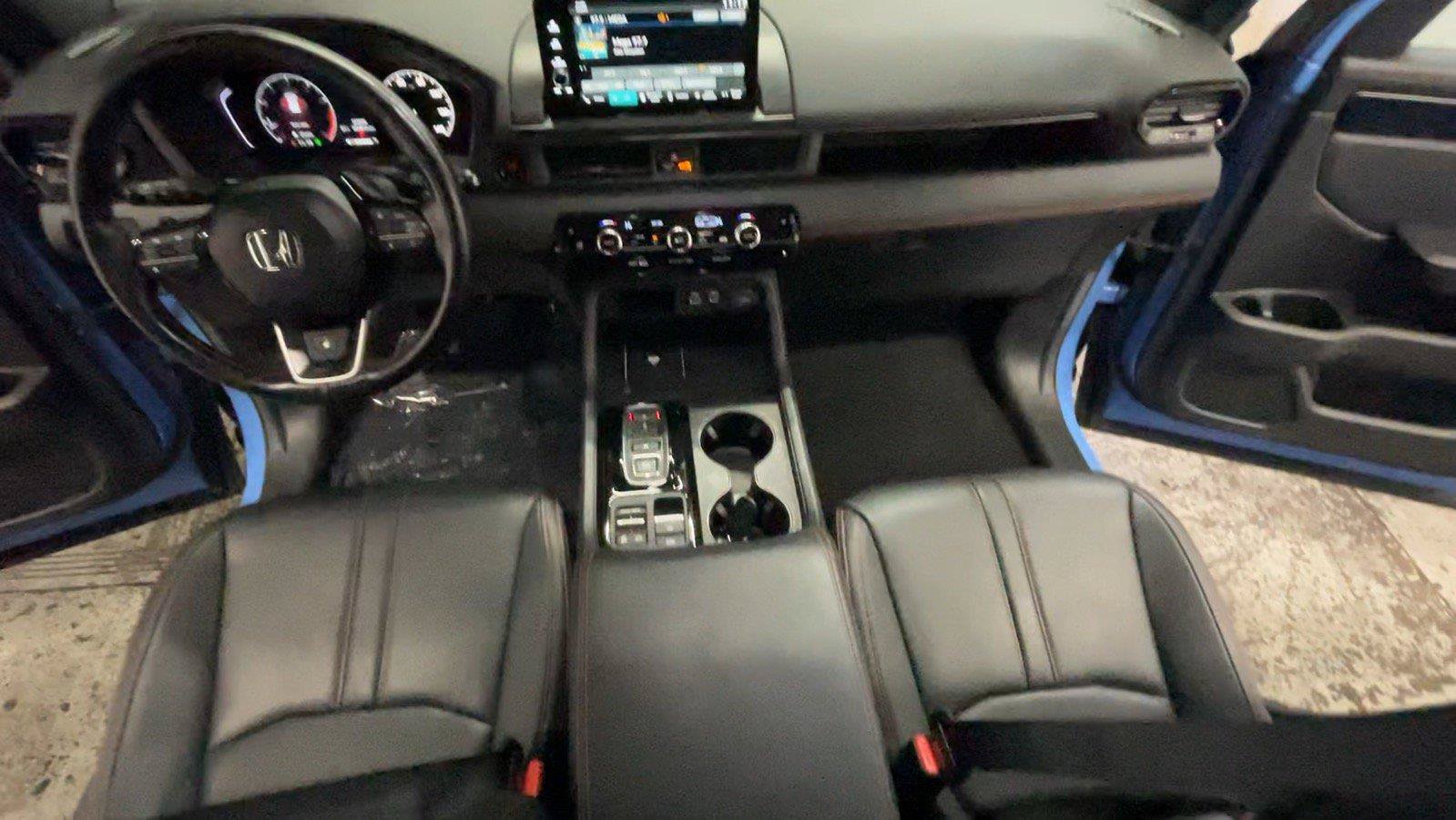 Used 2025 Honda Pilot TrailSport image 27