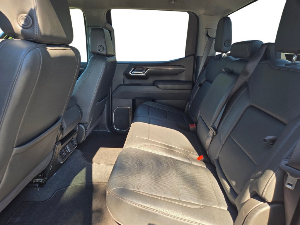 Used 2025 GMC Sierra 1500 SLT AWD/4WD image 18