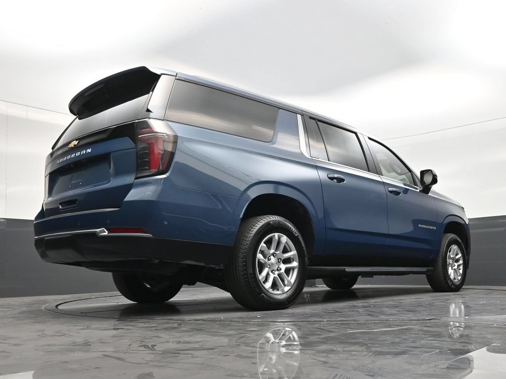 Used 2025 Chevrolet Suburban LS RWD image 26