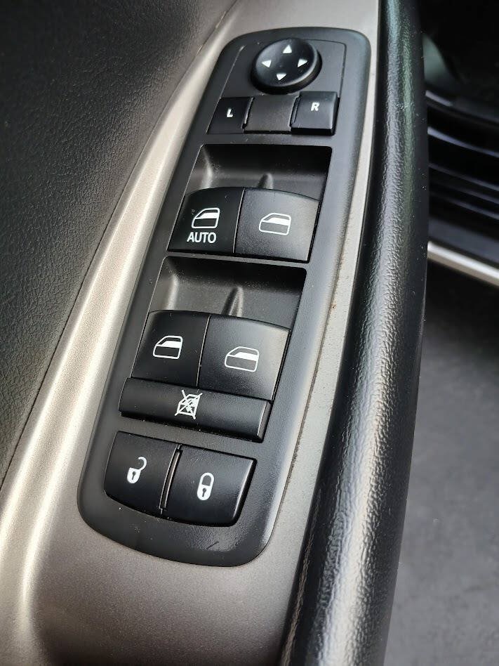 Used 2019 Dodge Journey Crossroad FWD image 19