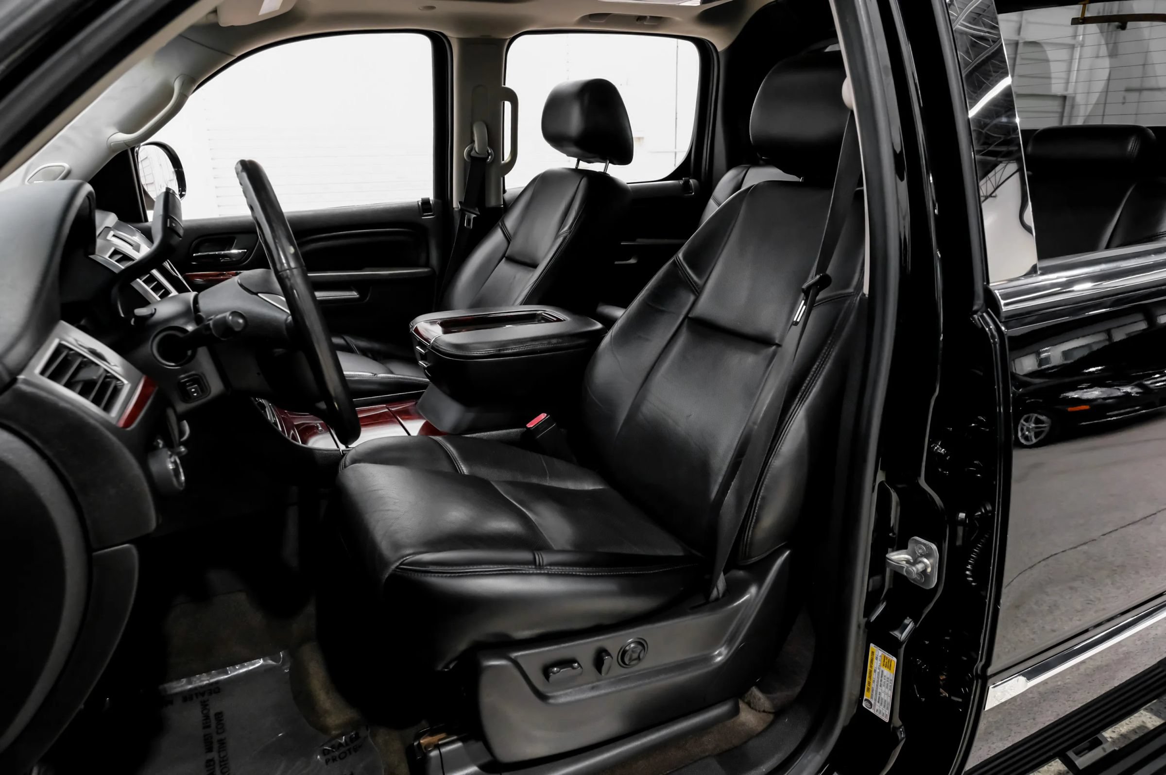 Used 2012 Cadillac Escalade EXT Premium AWD/4WD image 36