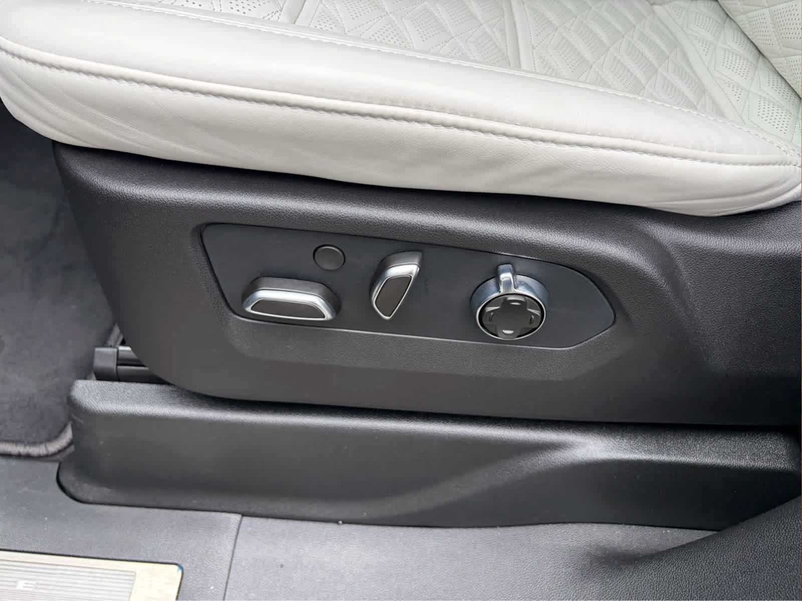 Used 2026 Cadillac Escalade ESV V AWD/4WD image 8