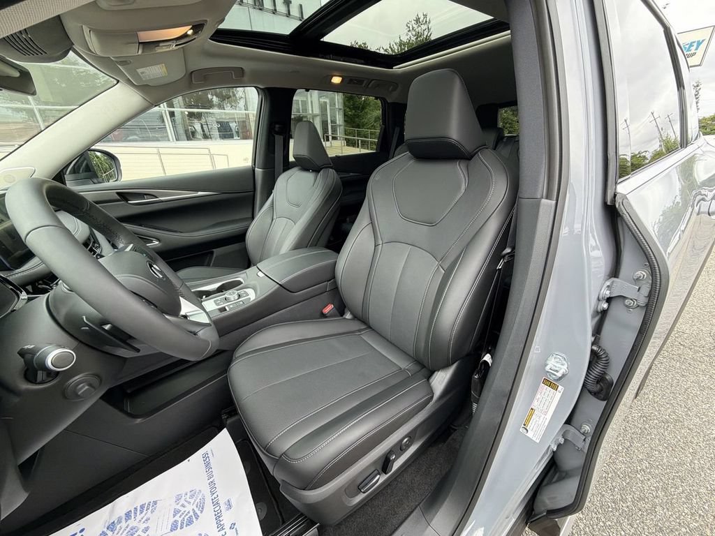 Certified 2026 INFINITI QX60 Luxe w/ Cargo Package AWD/4WD image 15