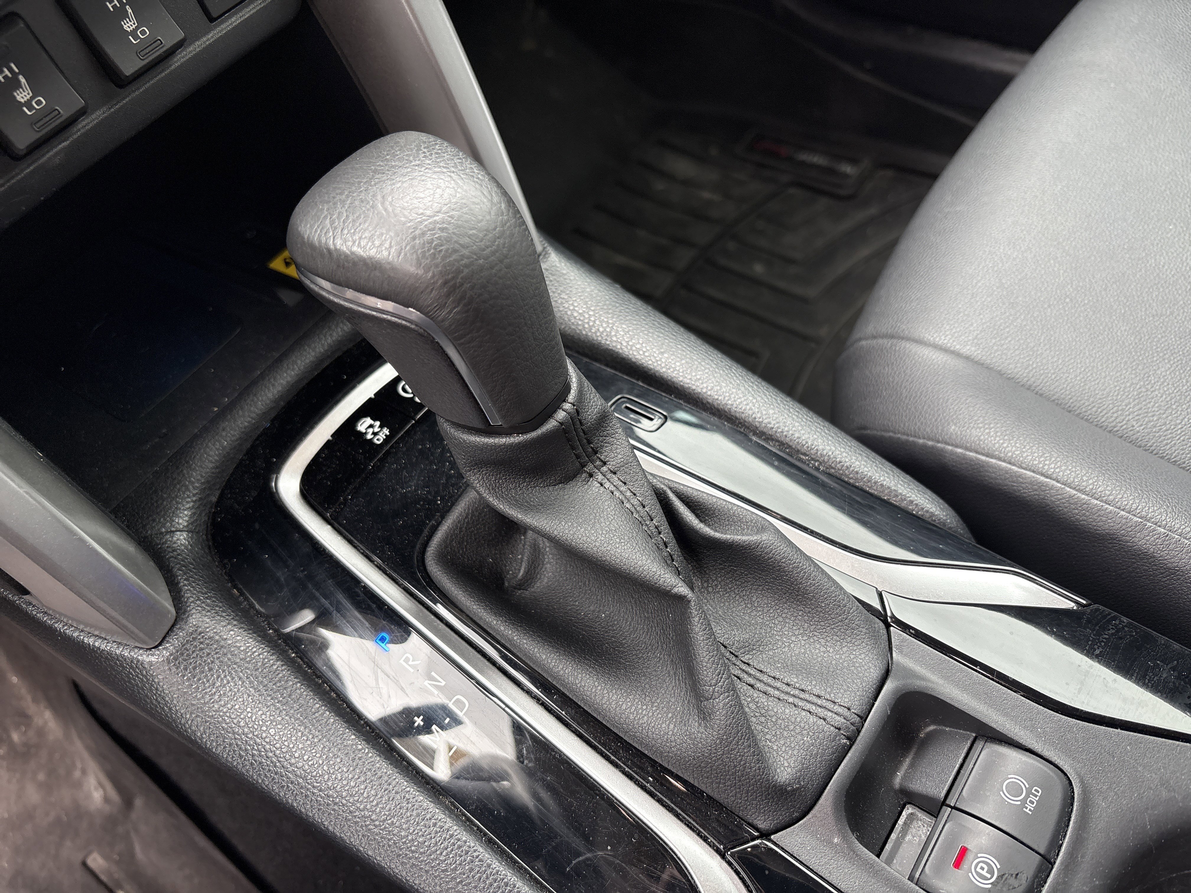 Used 2023 Toyota Corolla Cross XLE w/ Convenience Package AWD/4WD image 33