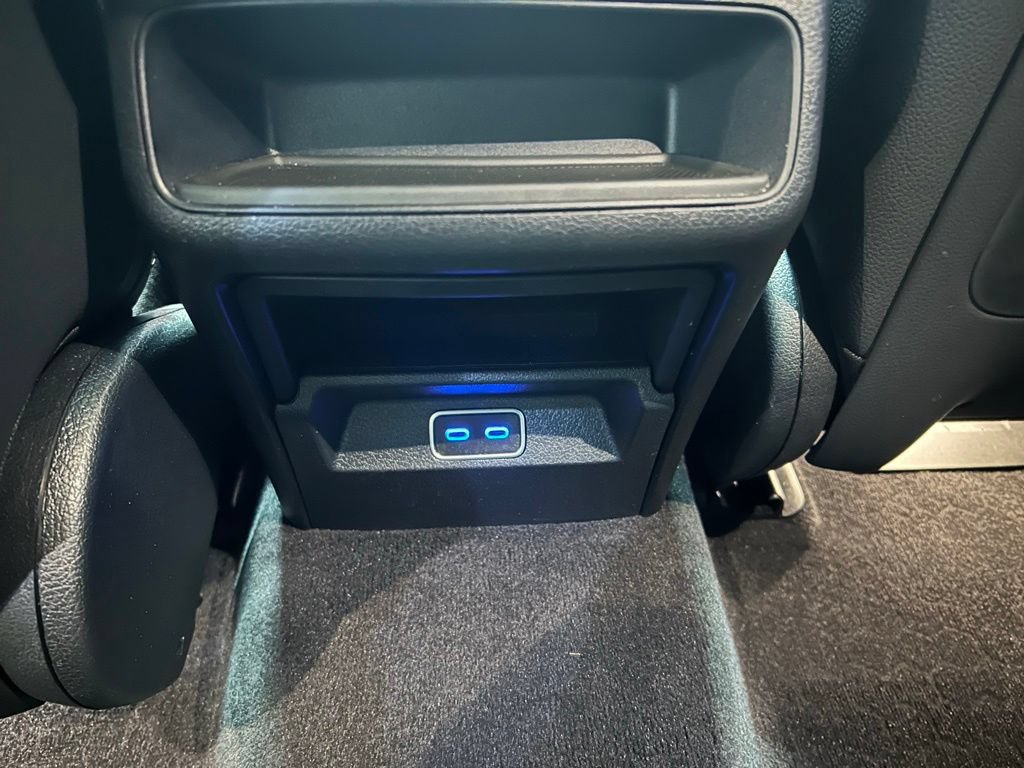 Used 2025 Mercedes-Benz GLE 450e 4MATIC image 33