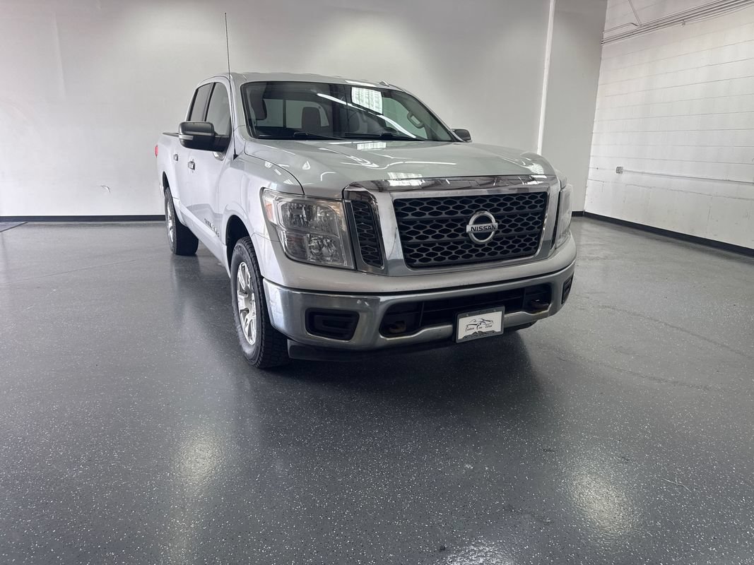 Used 2018 Nissan Titan SV AWD/4WD image 1