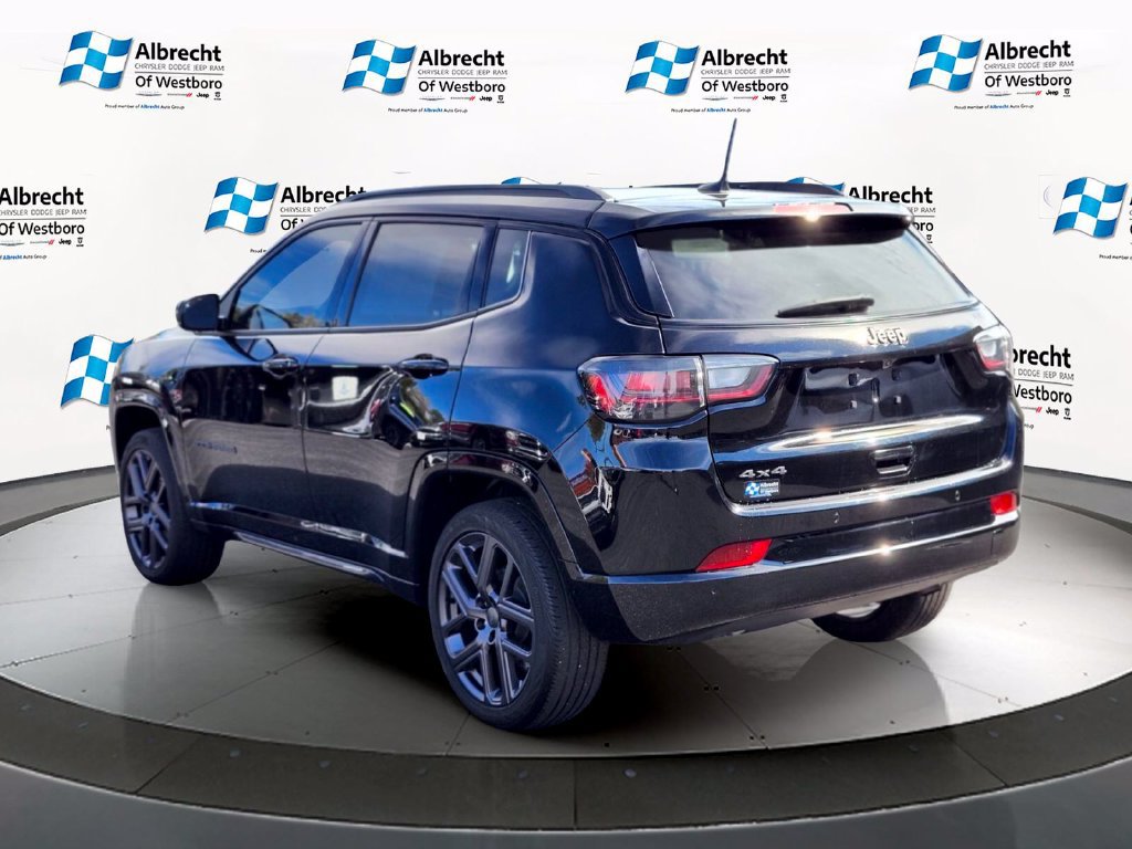 Used 2024 Jeep Compass Limited w/ High Altitude Package AWD/4WD image 3