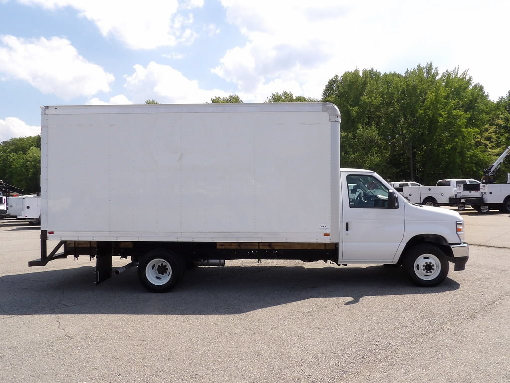 Used 2024 Ford E-450 and Econoline 450 Super Duty w/ Power Windows & Locks Group RWD image 9