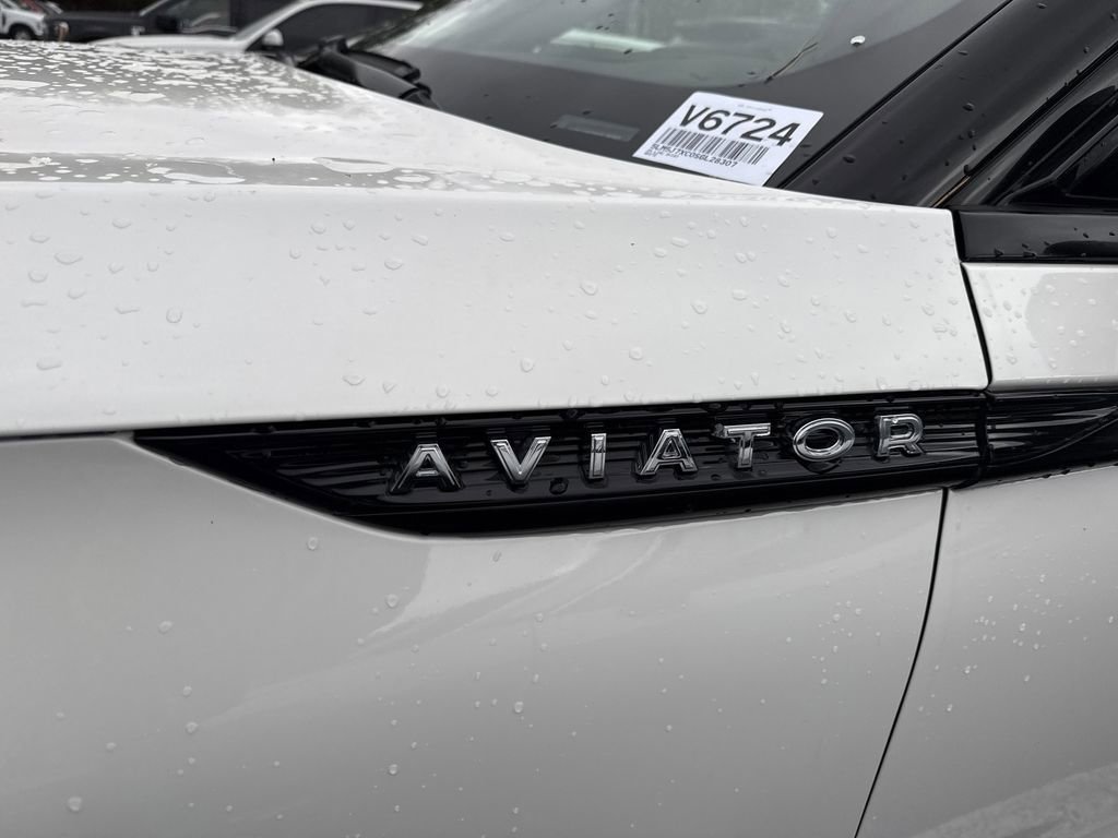 Used 2025 Lincoln Aviator Reserve w/ Equipment Group 201A image 8