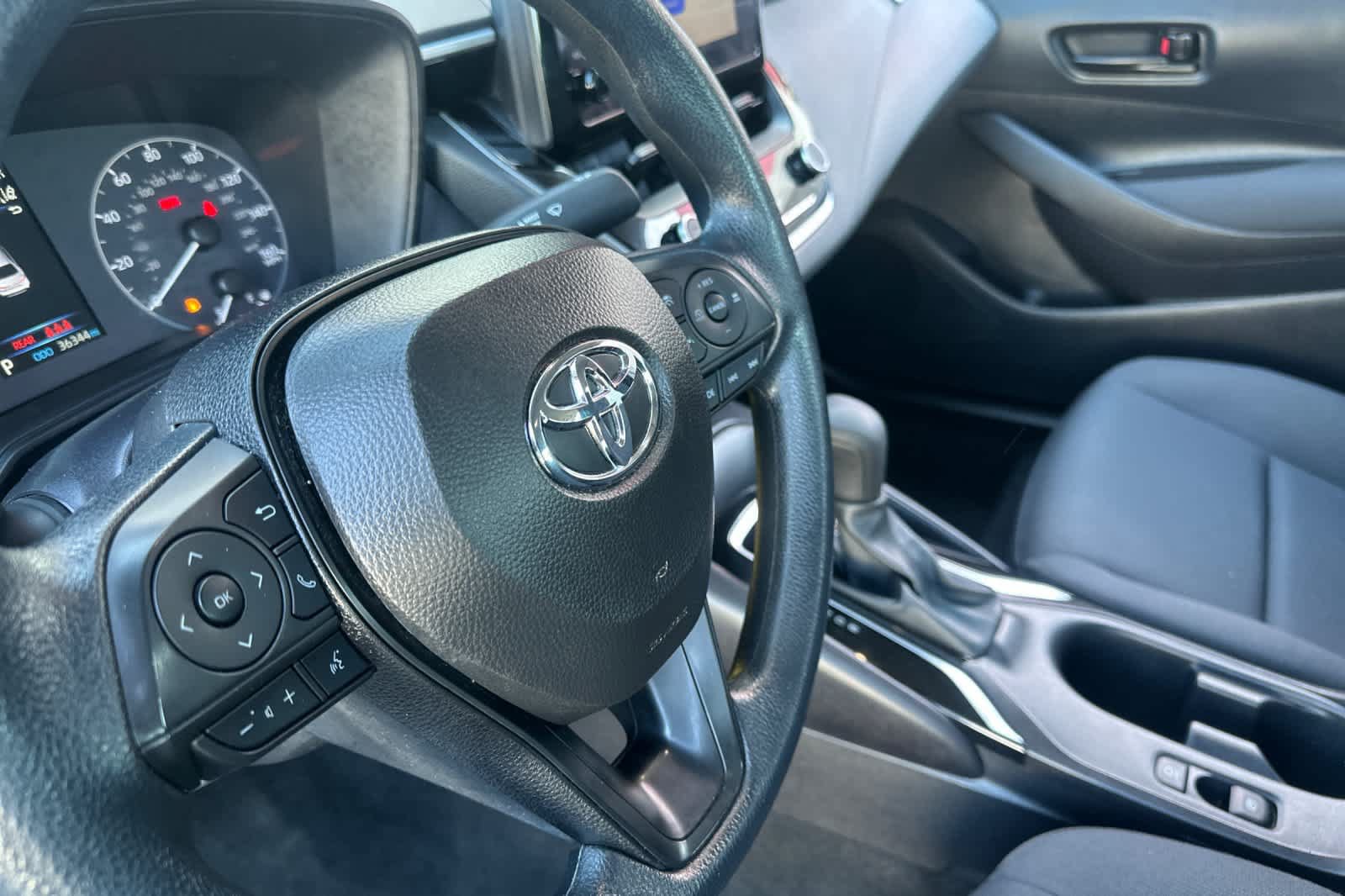 Used 2025 Toyota Corolla LE FWD image 12