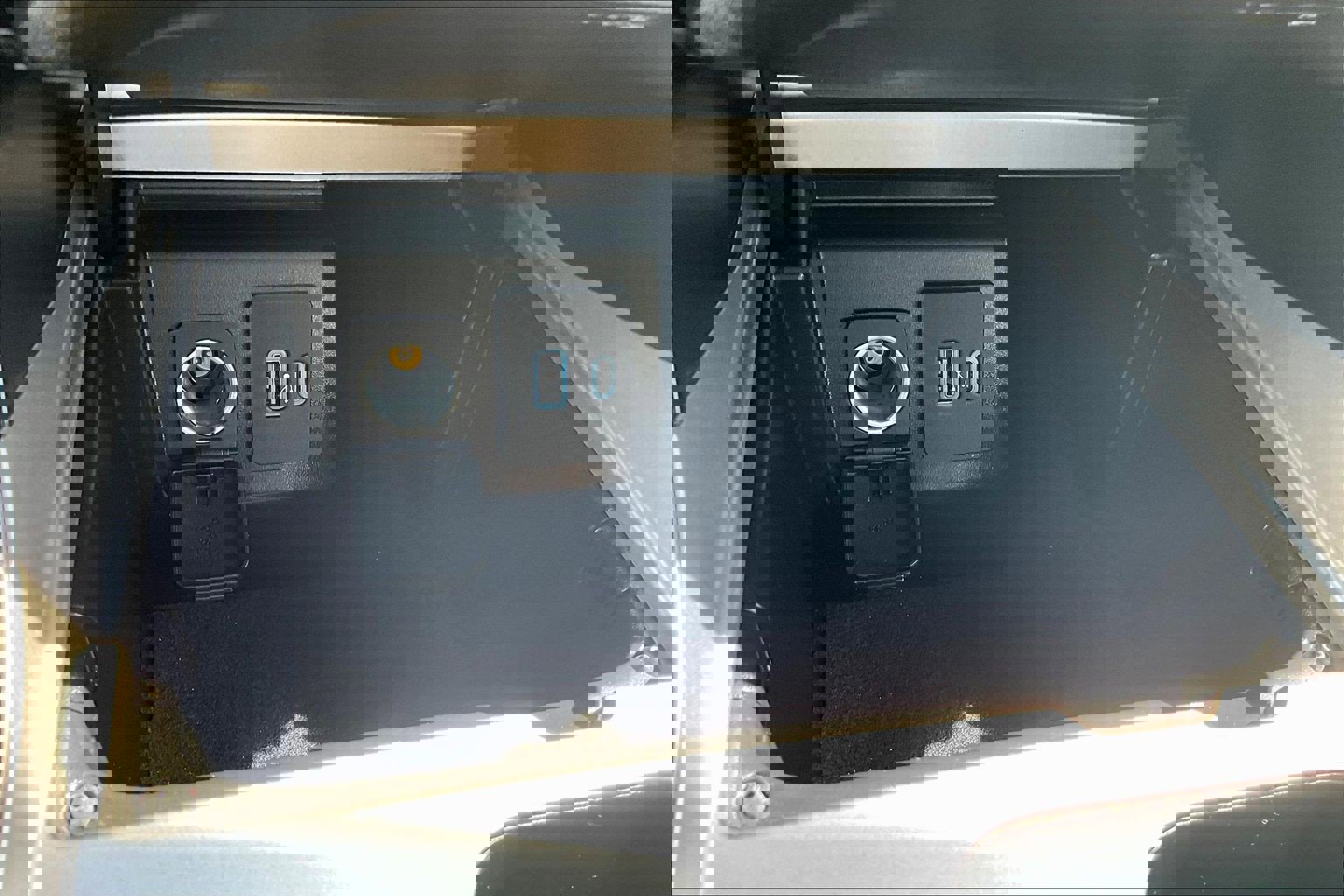 Used 2024 Ford Explorer Platinum w/ Technology Package image 32