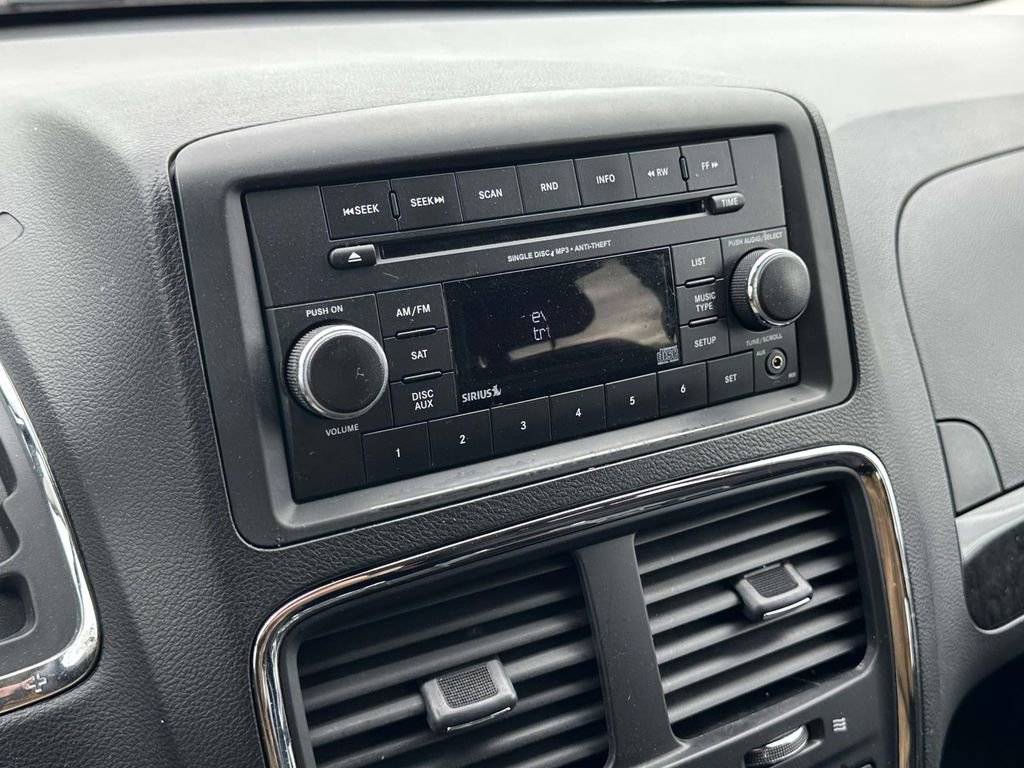 Used 2013 Dodge Grand Caravan SE FWD image 26
