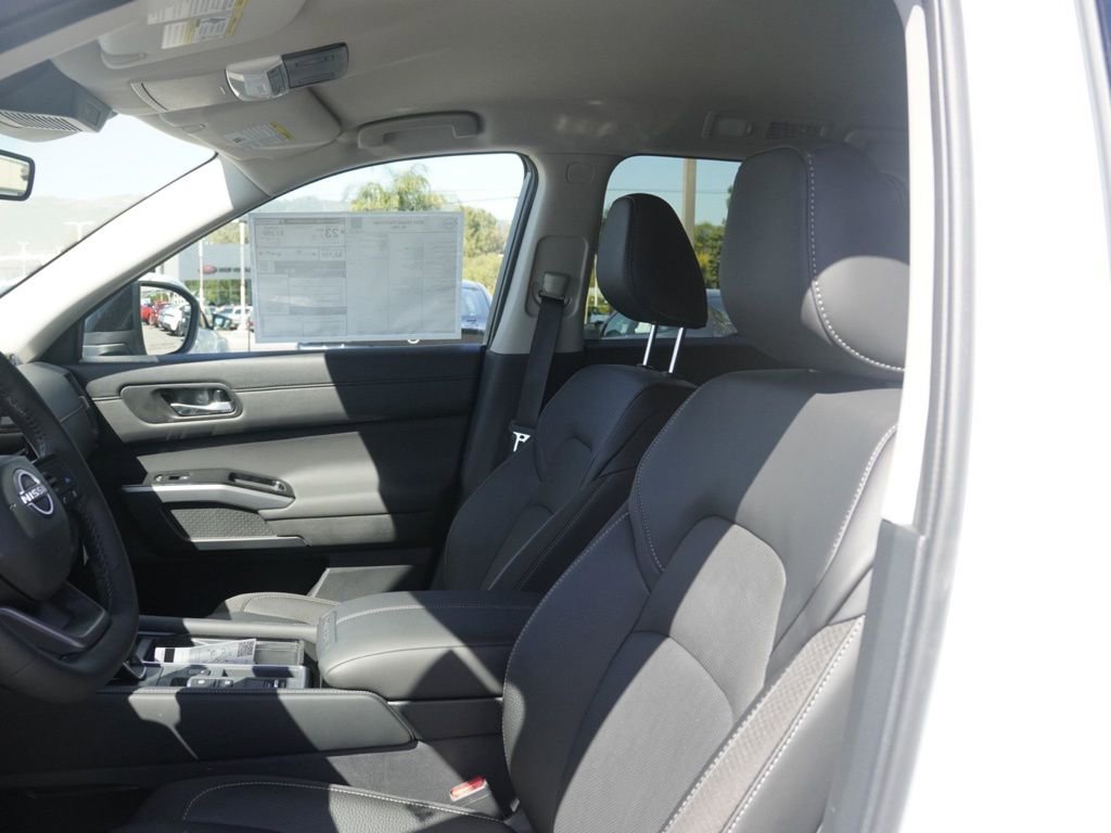New 2026 Nissan Pathfinder SL image 16