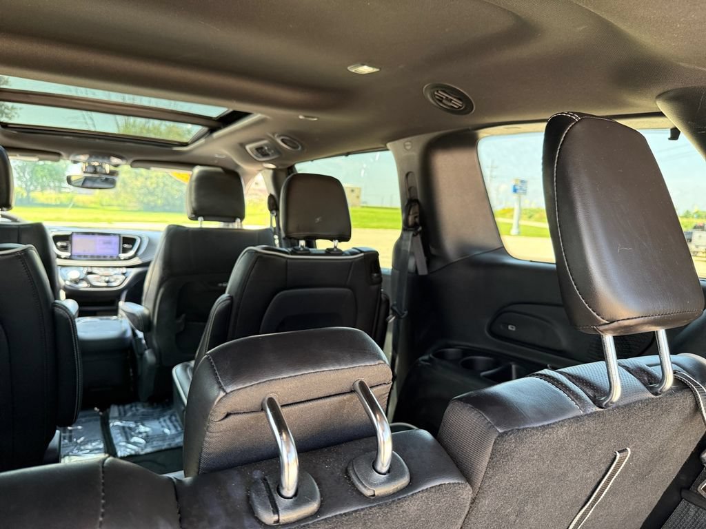 Used 2025 Chrysler Pacifica Limited FWD image 39