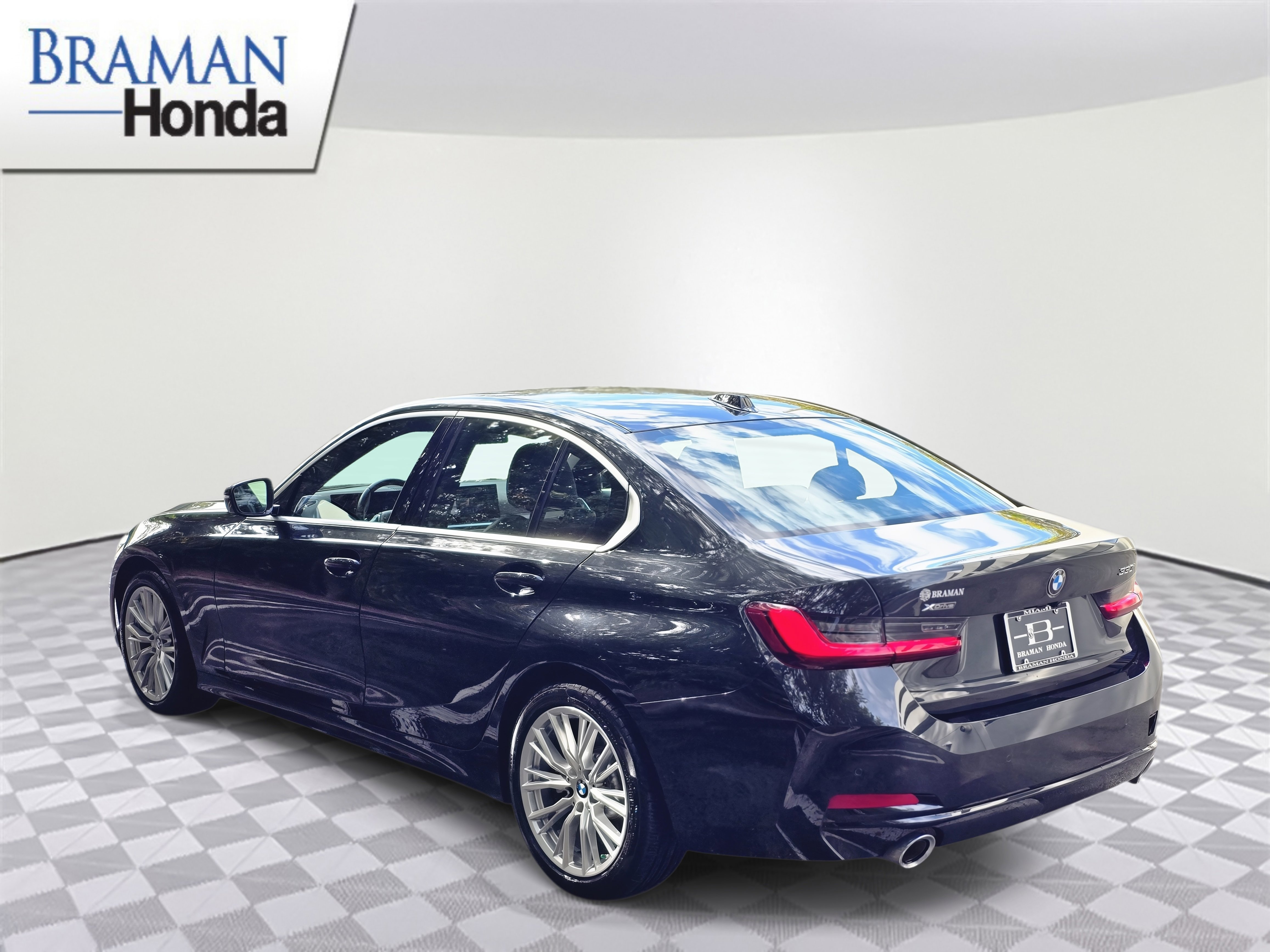 Used 2024 BMW 330i xDrive Sedan image 4