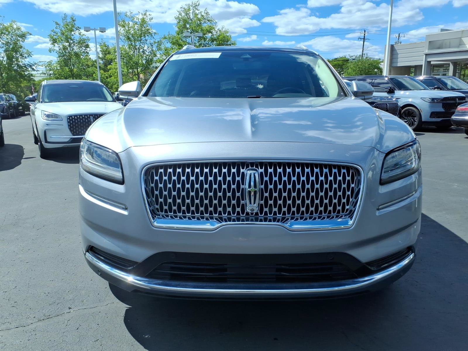 Used 2022 Lincoln Nautilus Reserve AWD/4WD image 2