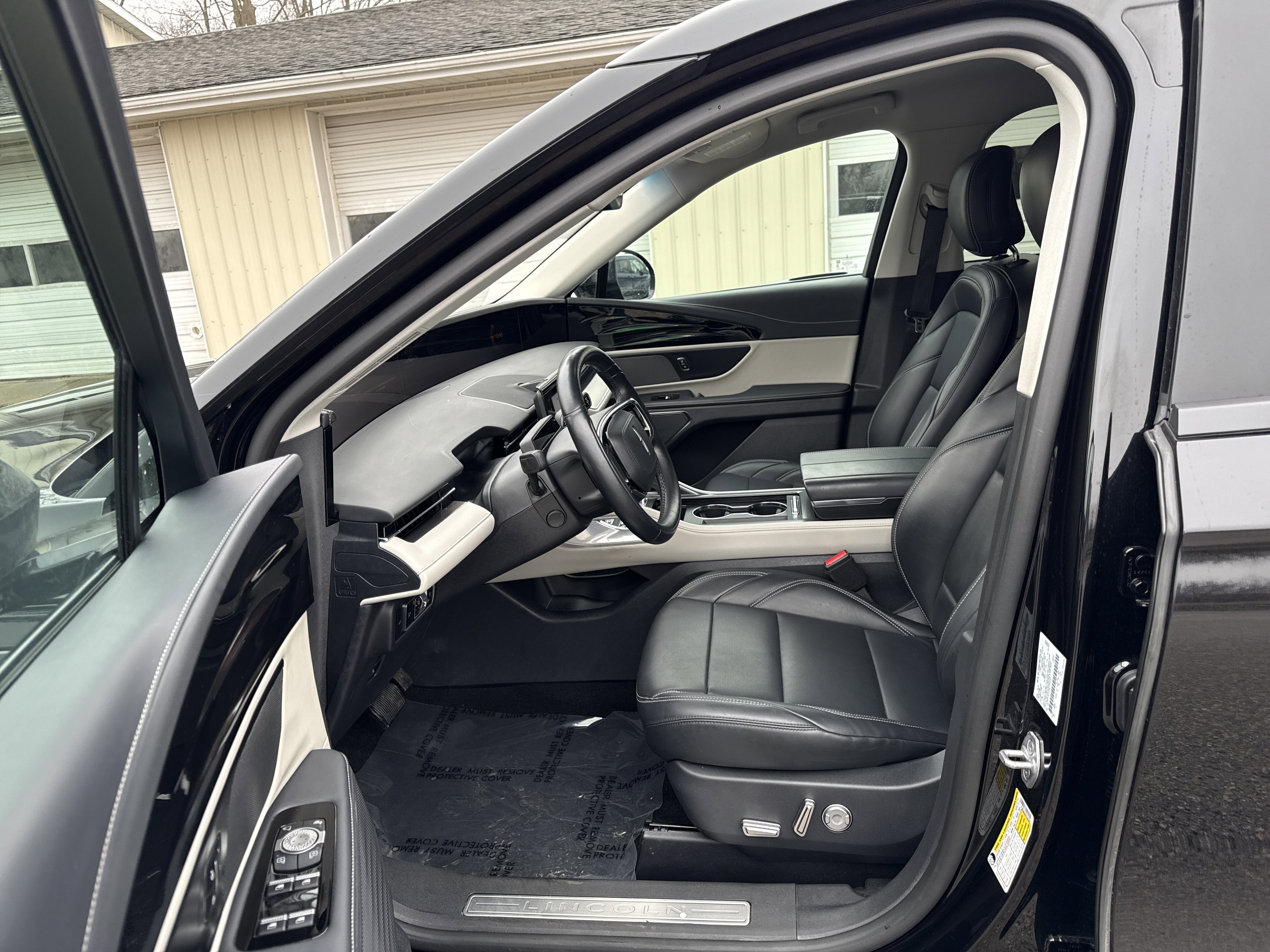 Used 2024 Lincoln Nautilus Premier image 15