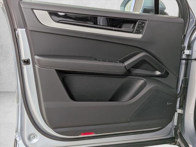 Certified 2025 Porsche Cayenne image 13