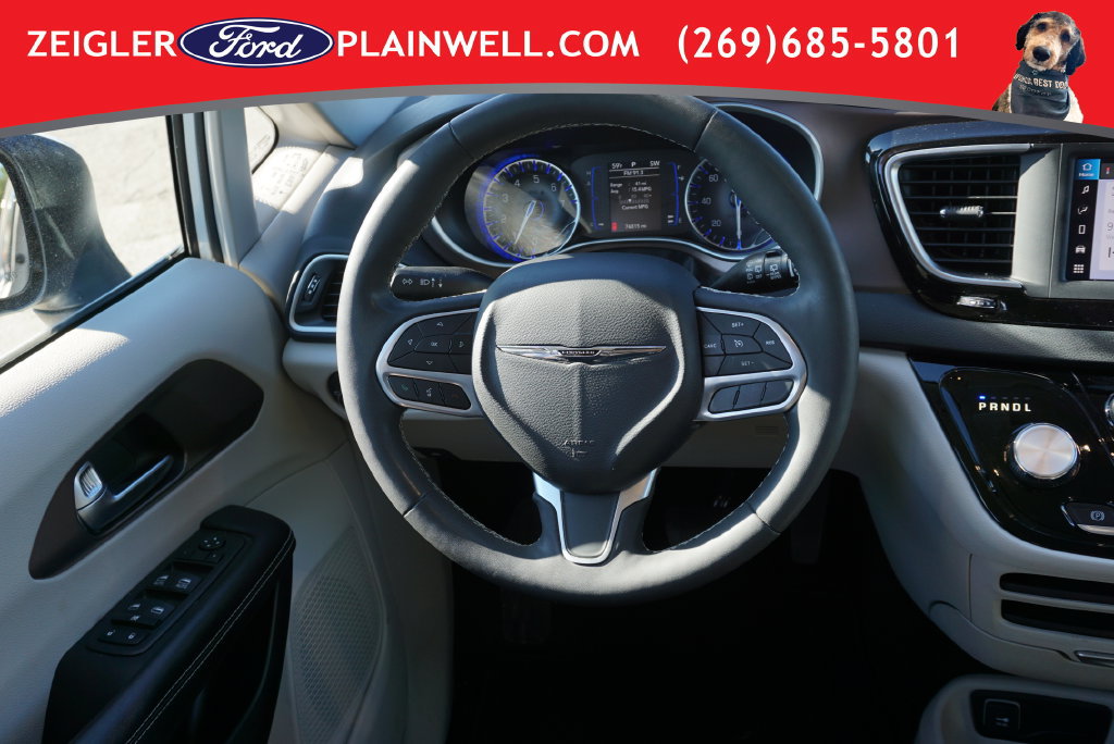 Used 2023 Chrysler Voyager LX FWD image 16