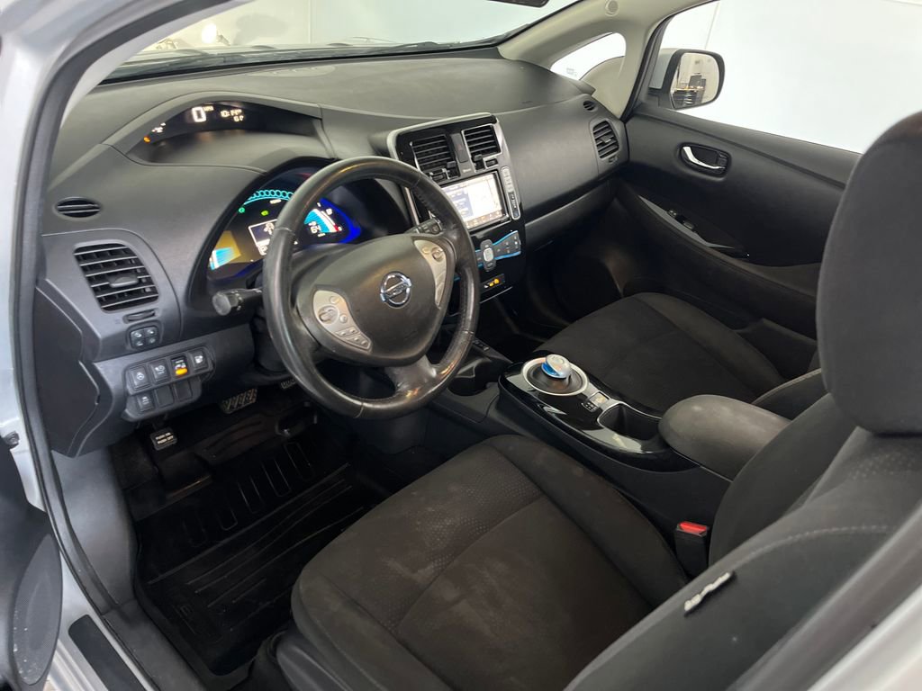 Used 2017 Nissan Leaf SV image 25