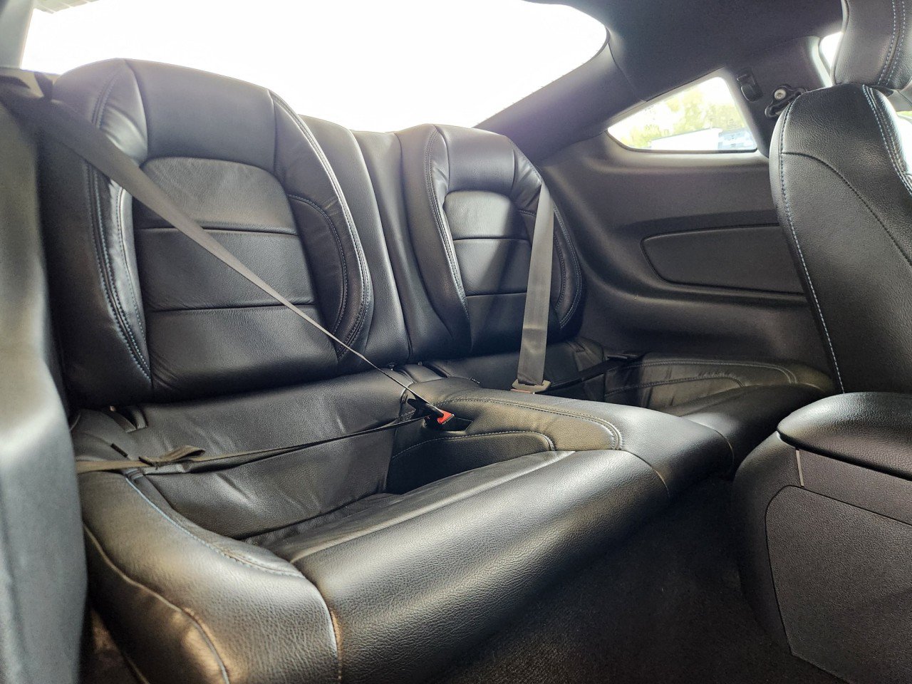 Used 2018 Ford Mustang Coupe RWD image 6