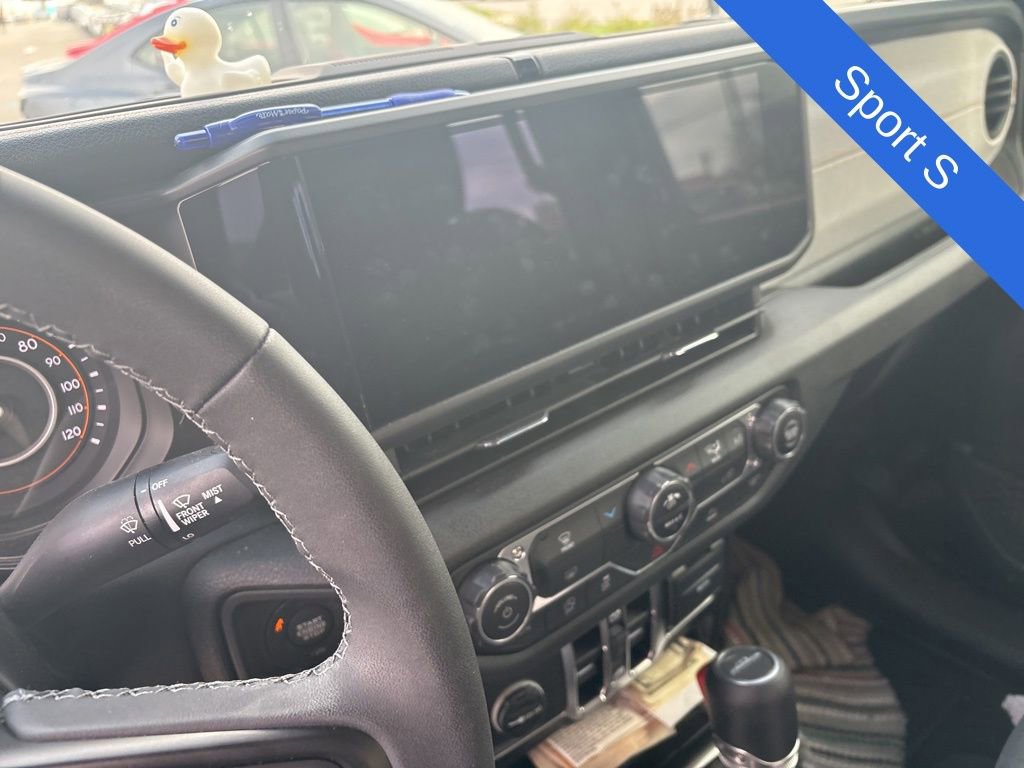 Used 2025 Jeep Gladiator Sport image 10