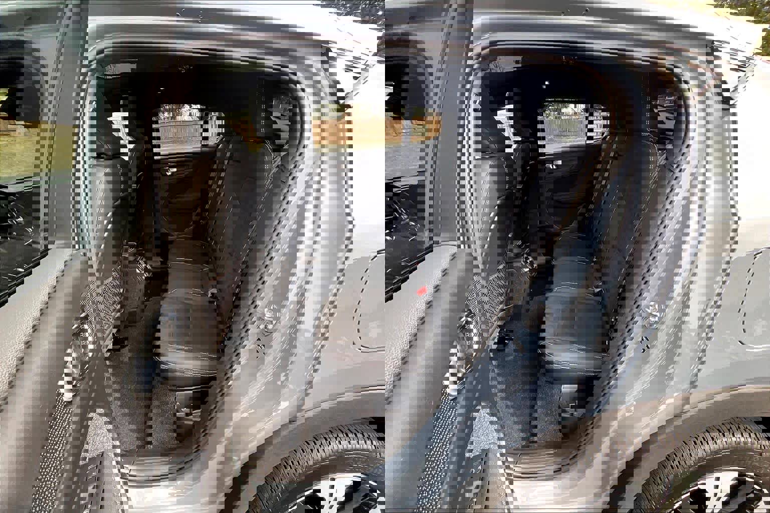 Used 2023 Volvo C40 P8 Recharge Plus w/ Climate Package image 29