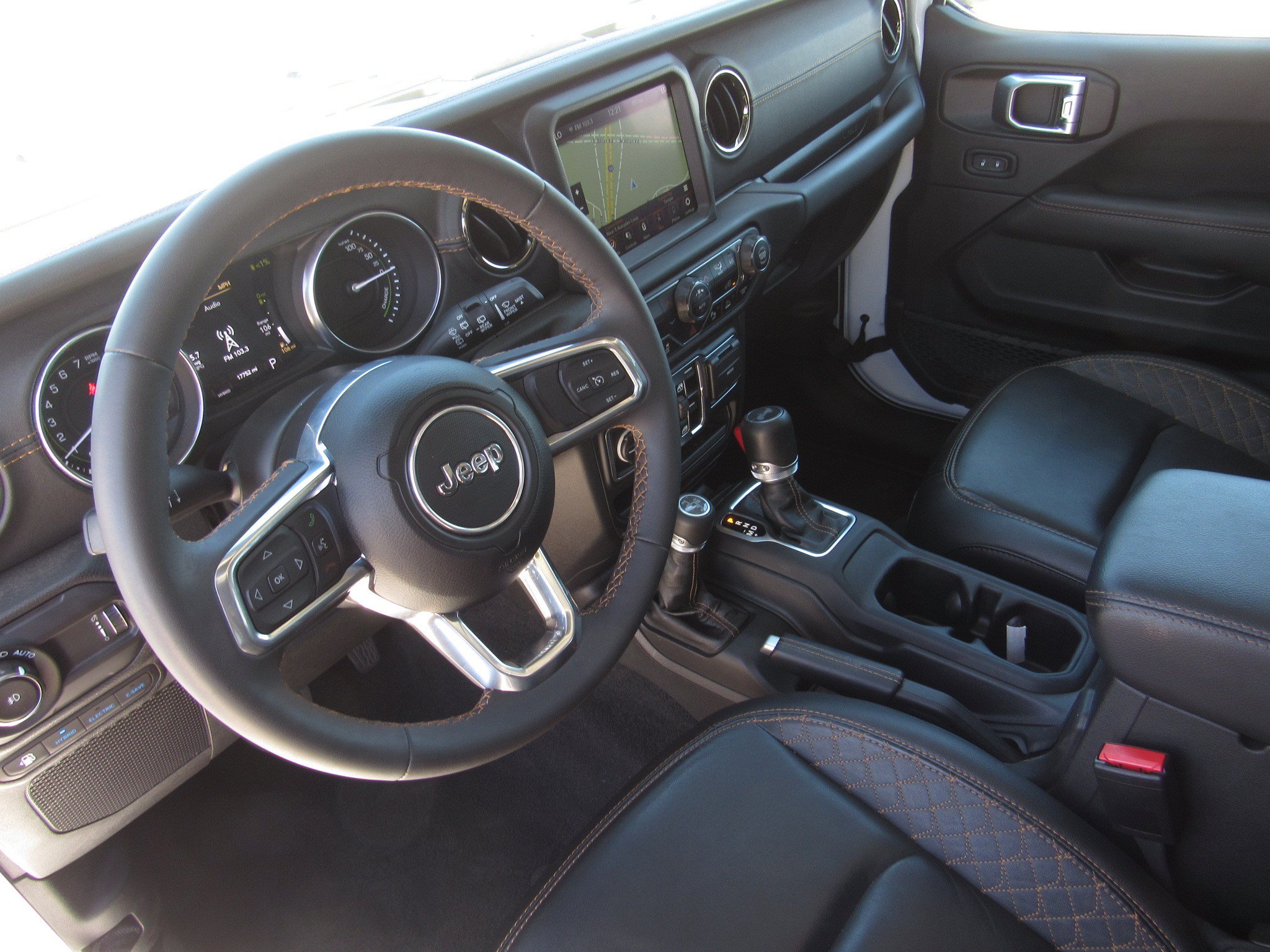 Used 2023 Jeep Wrangler Unlimited Sahara AWD/4WD image 15