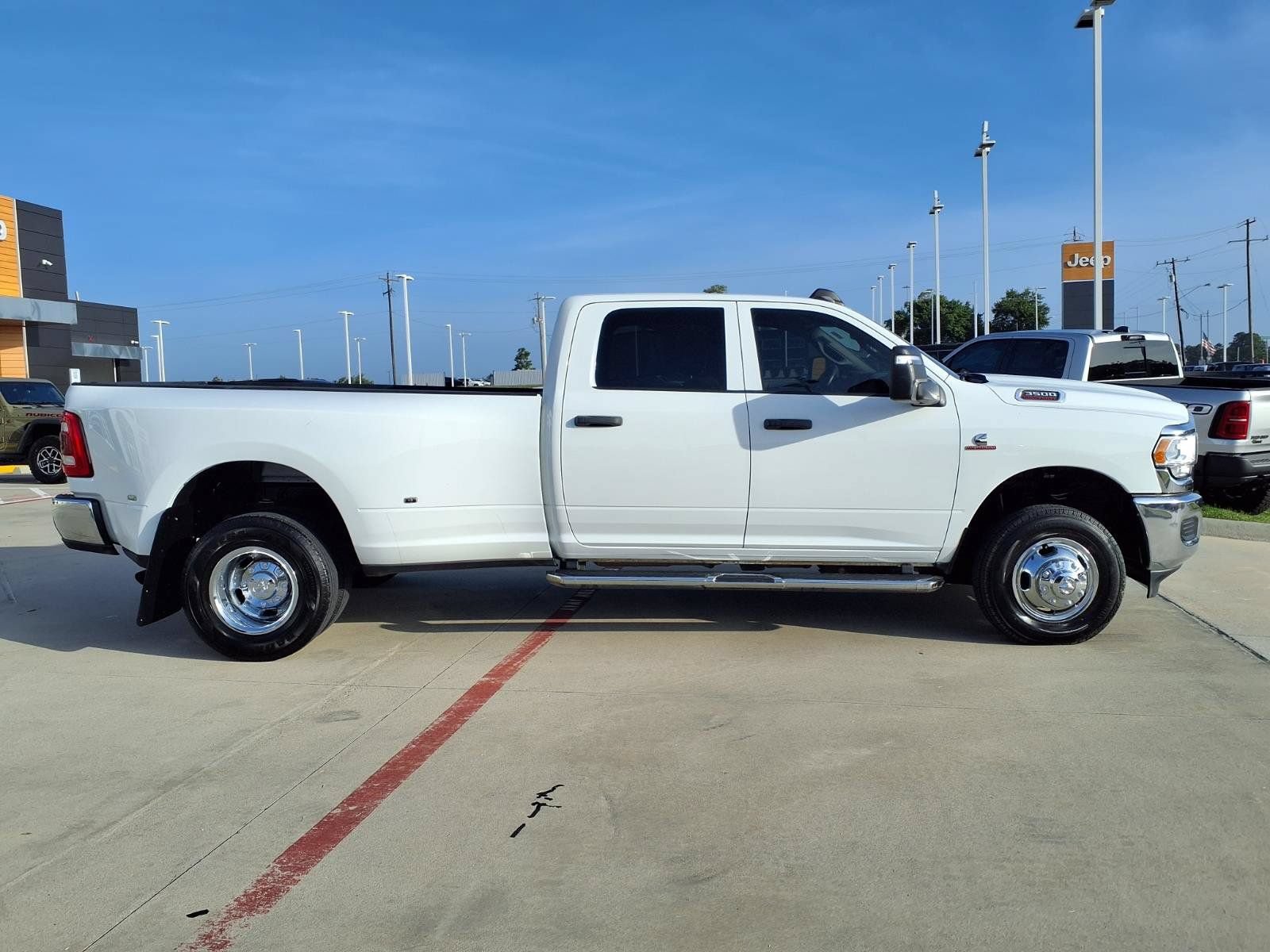 Used 2024 RAM 3500 Tradesman w/ Chrome Appearance Group AWD/4WD image 5