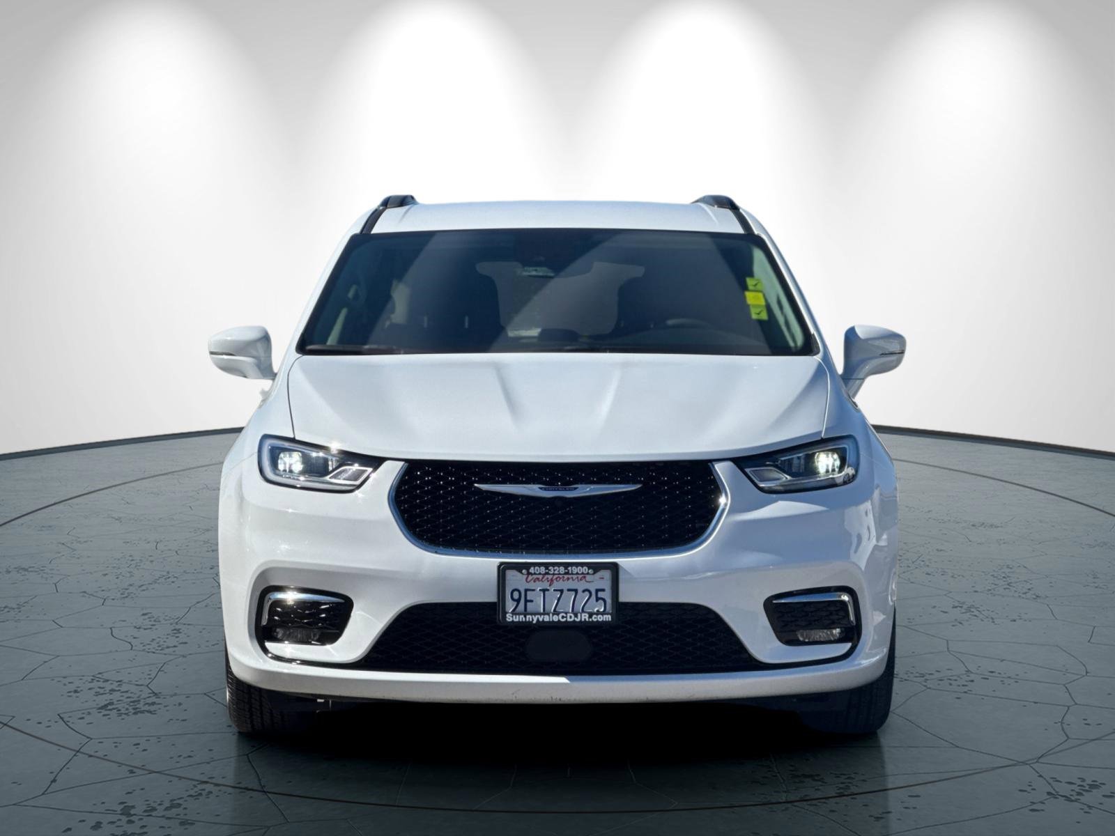 Used 2022 Chrysler Pacifica Touring-L image 9