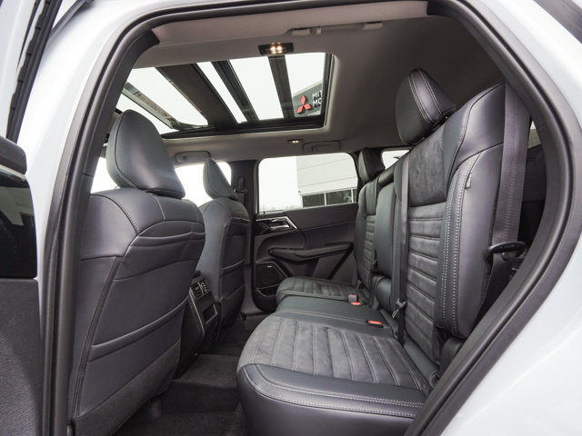 New 2026 Mitsubishi Outlander AWD image 32