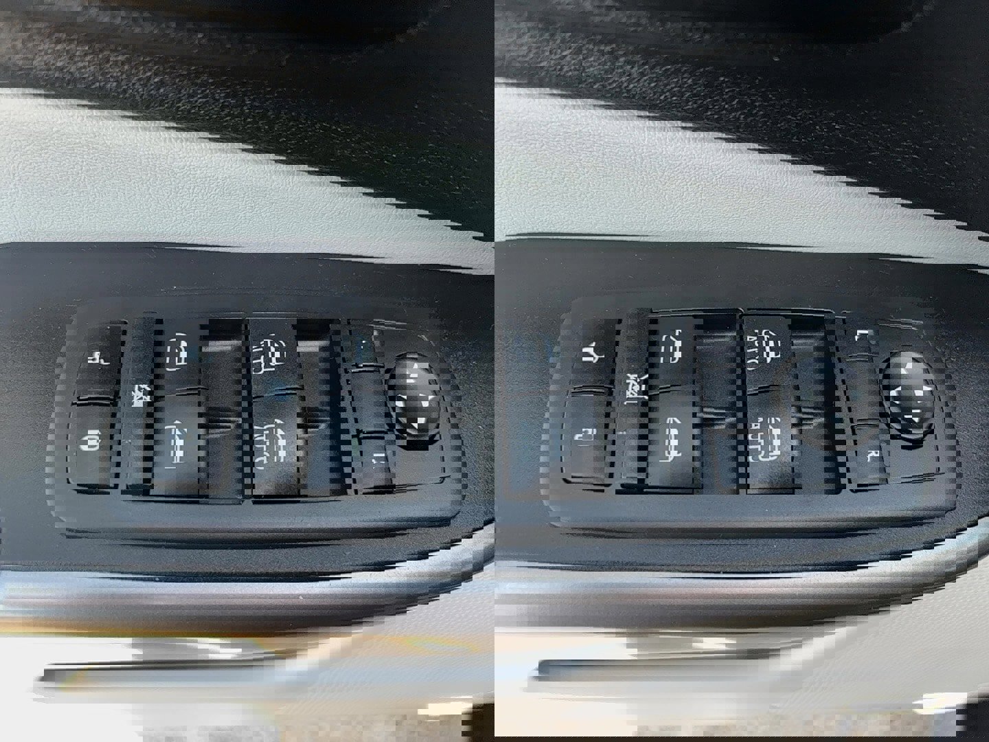 Used 2020 Jeep Cherokee Latitude Lux w/ Comfort/Convenience Group image 18