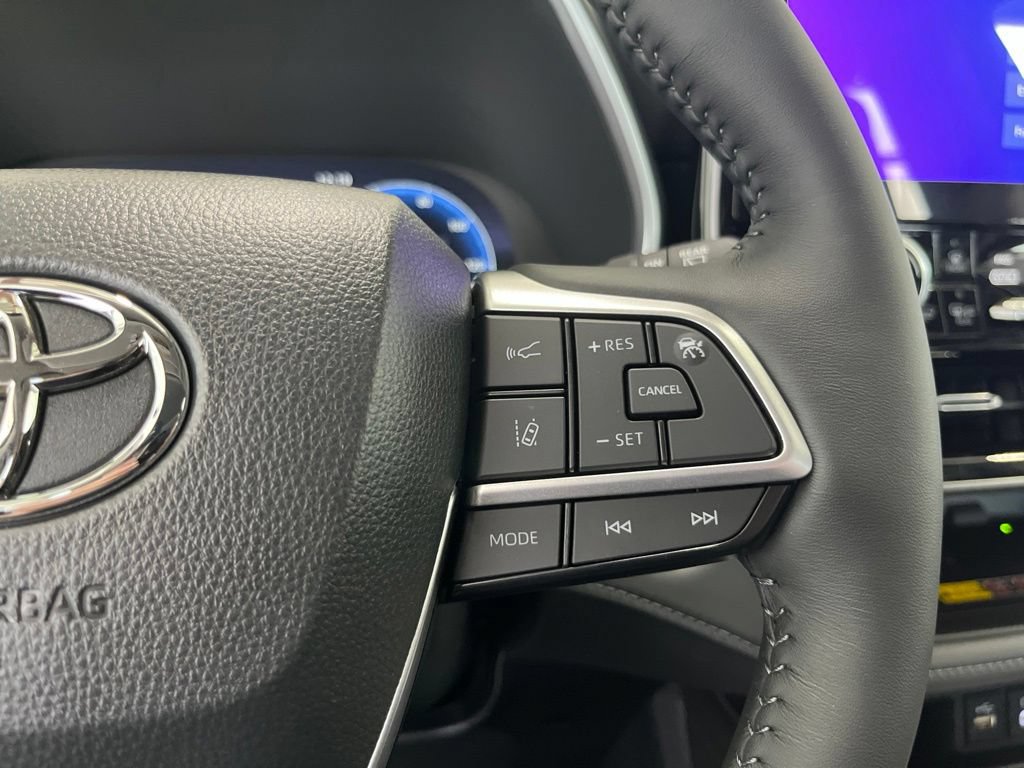 New 2026 Toyota Highlander Limited AWD/4WD image 8