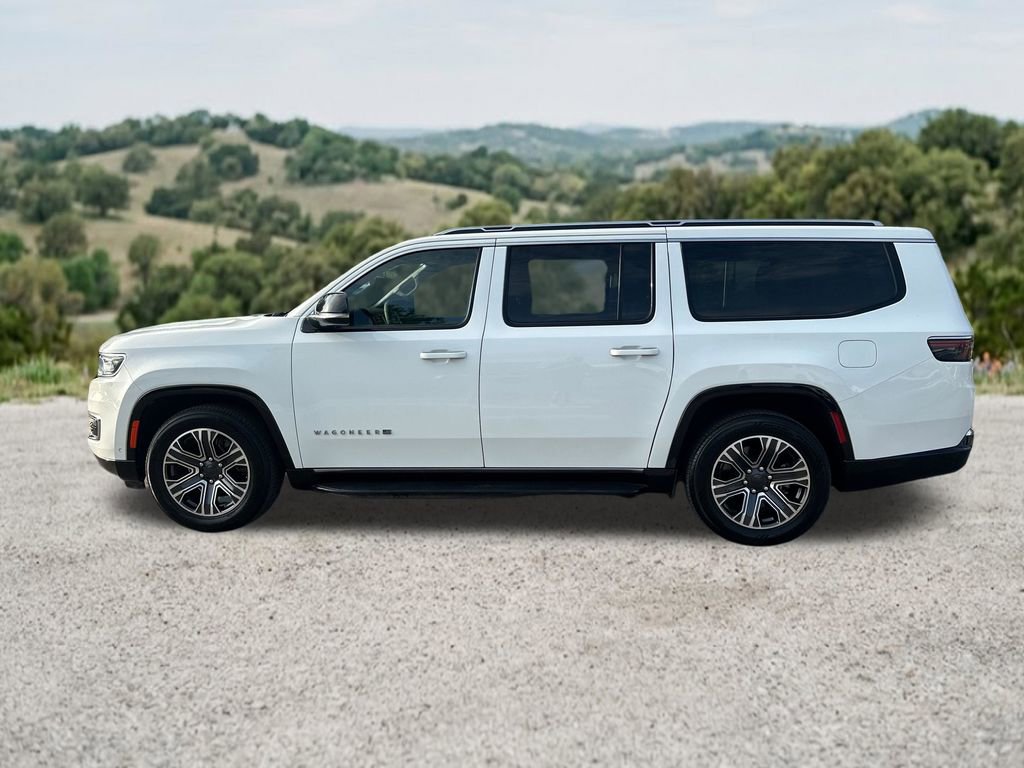 Used 2023 Jeep Wagoneer L Series II RWD image 2