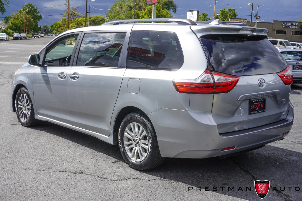 Used 2018 Toyota Sienna XLE w/ XLE Navigation Package FWD image 18