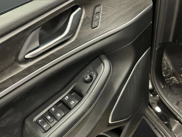 New 2026 Jeep Grand Cherokee Limited w/ Luxury Tech Group II image 29