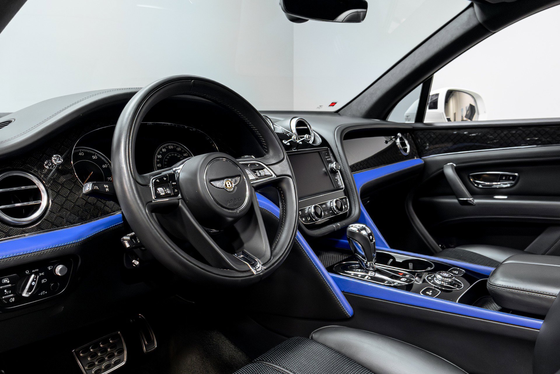 Used 2020 Bentley Bentayga Design Series image 9