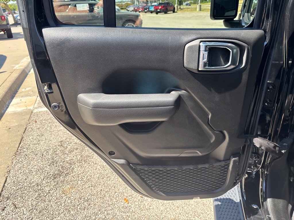 Used 2023 Jeep Wrangler Unlimited Sport AWD/4WD image 17
