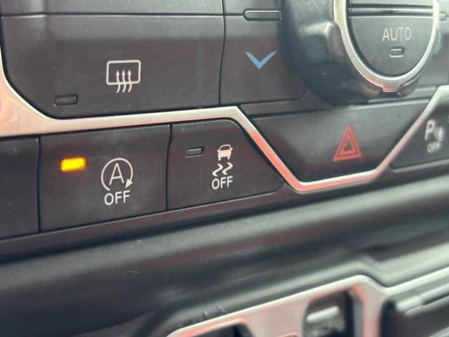 Used 2018 Jeep Wrangler Unlimited Sahara AWD/4WD image 21