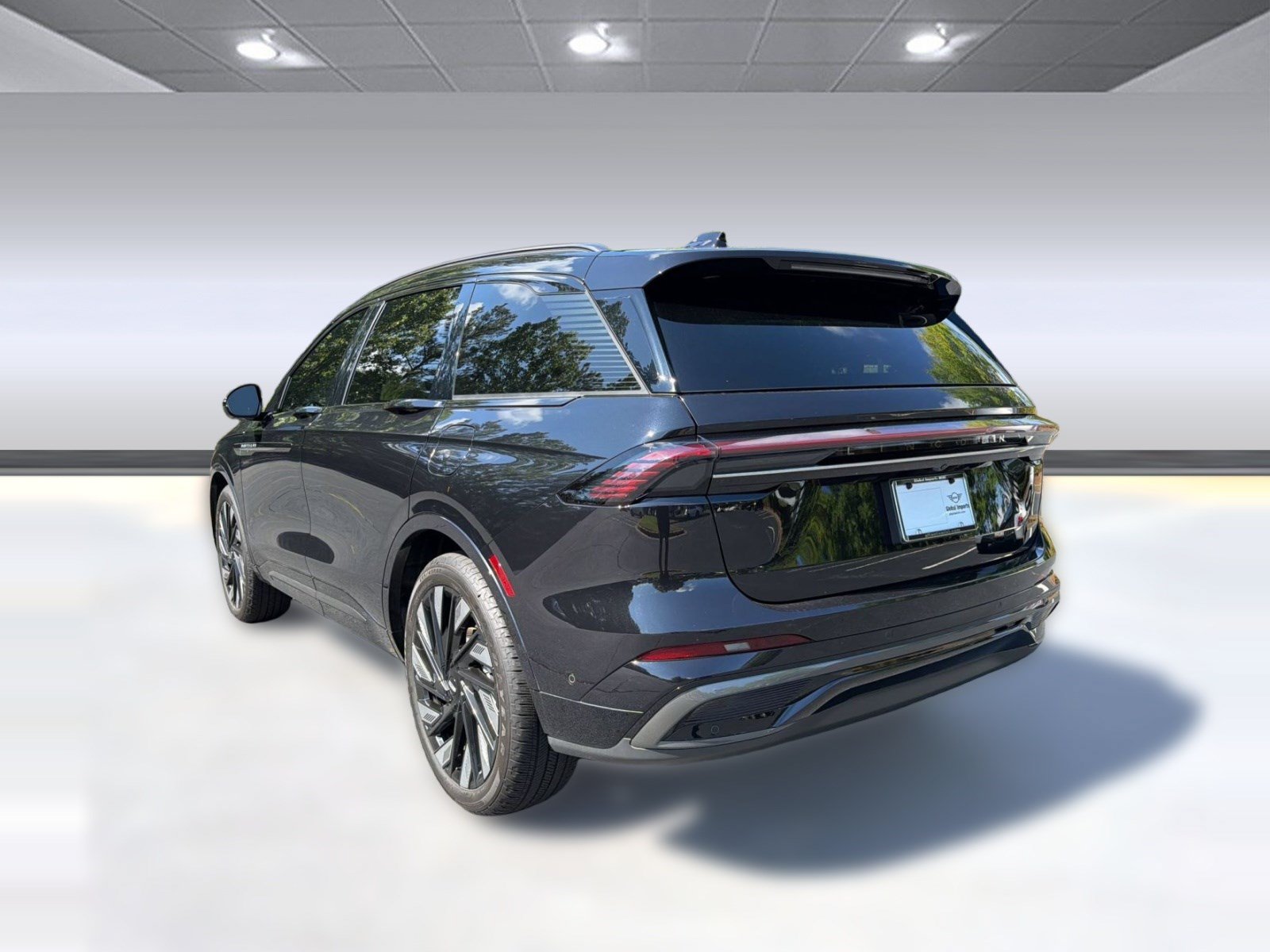 Used 2024 Lincoln Nautilus Reserve w/ Equipment Group 202A AWD/4WD image 3
