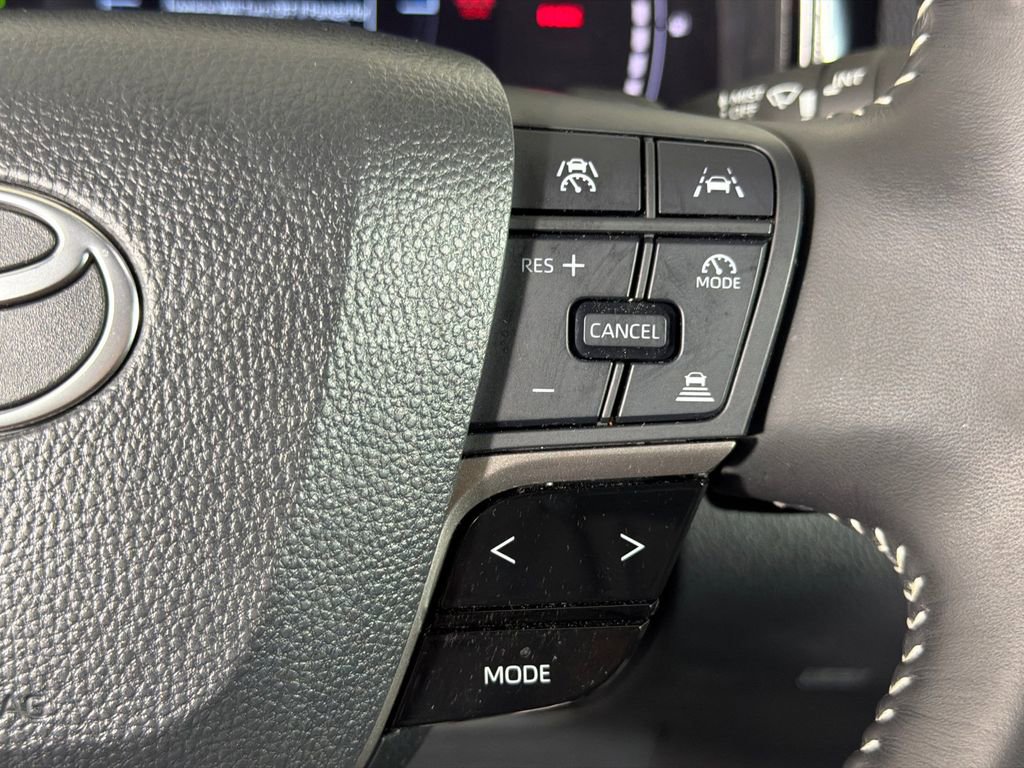 Used 2025 Toyota Camry SE w/ Convenience Package image 25