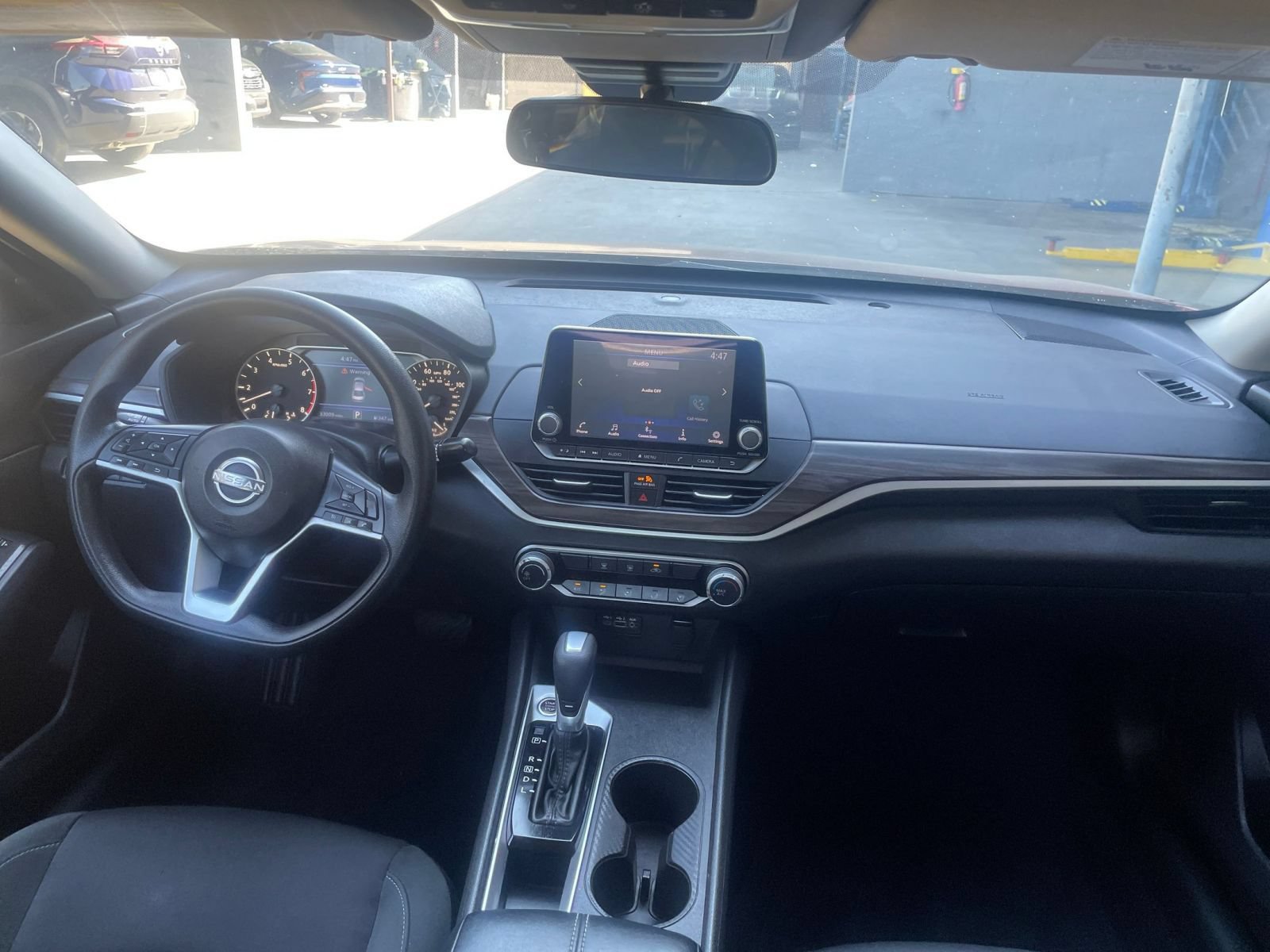 Used 2025 Nissan Altima 2.5 SV FWD image 32