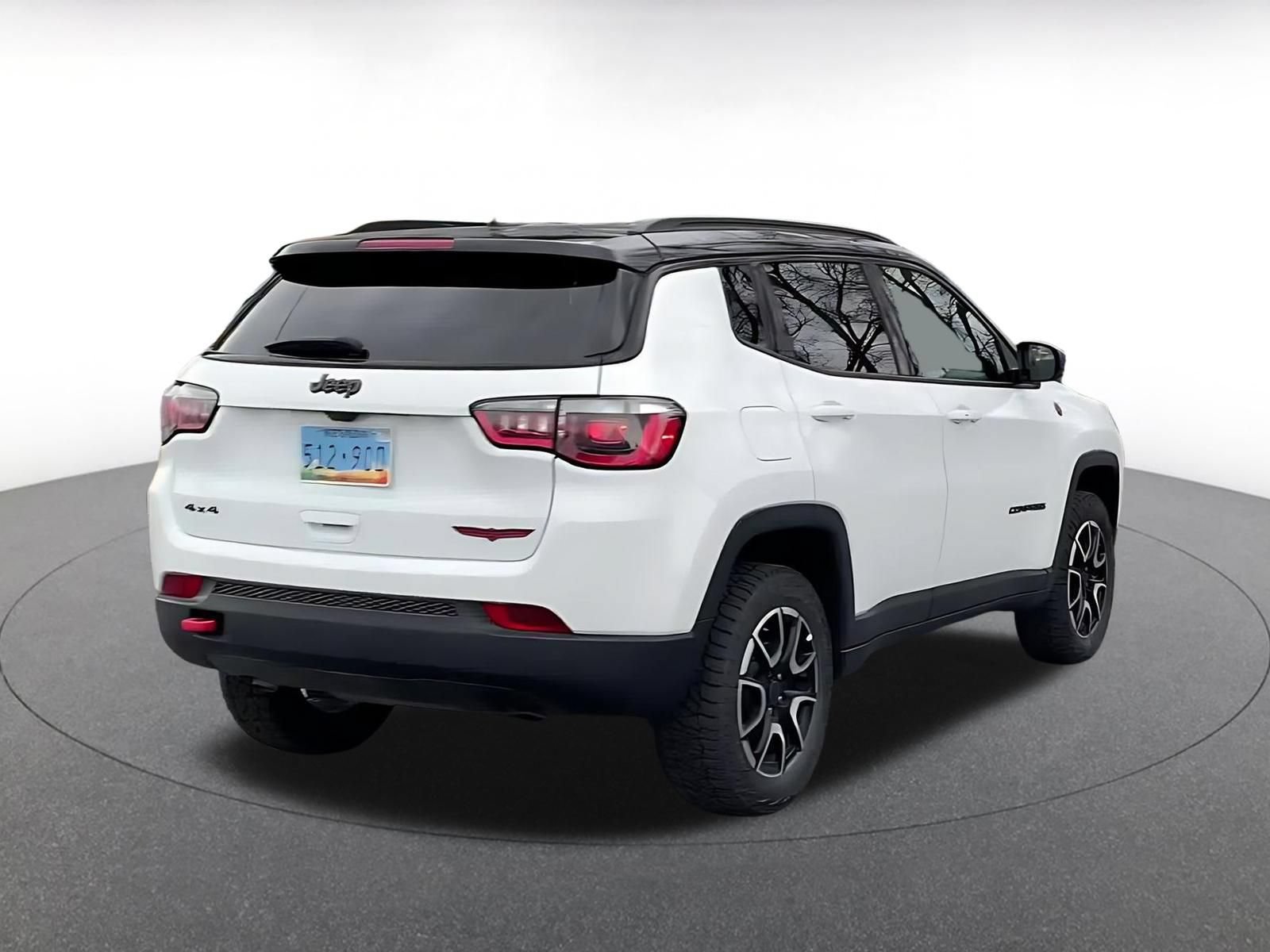 Used 2025 Jeep Compass Trailhawk AWD/4WD image 14
