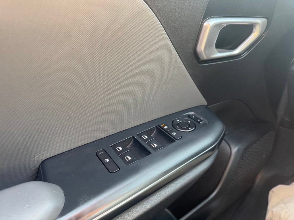 Used 2025 Kia K4 FWD image 25
