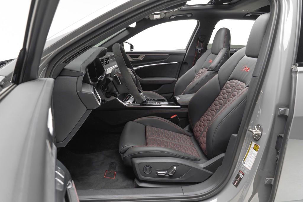 Used 2025 Audi RS 6 performance image 17