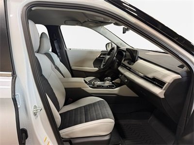 New 2025 Mitsubishi Outlander SE image 25